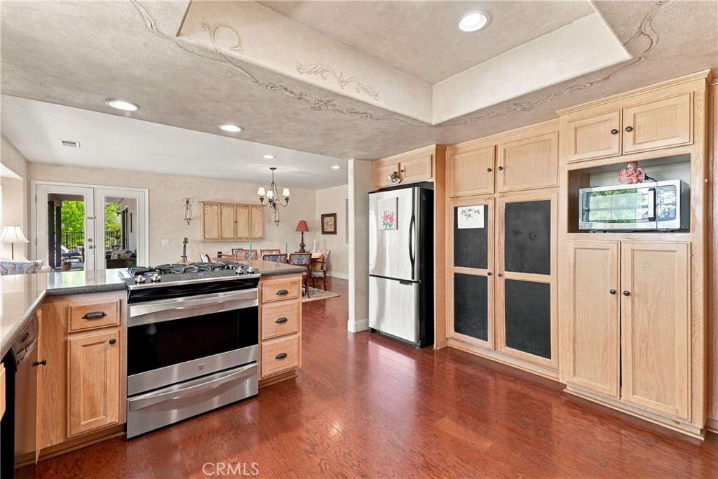 915 Santa Rita