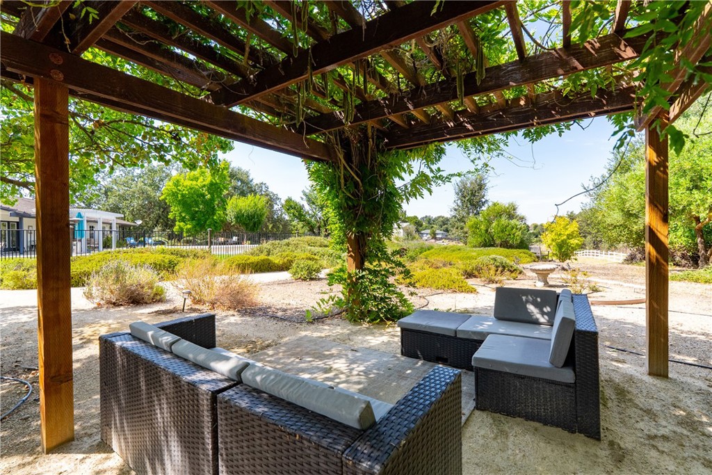 915 Santa Rita