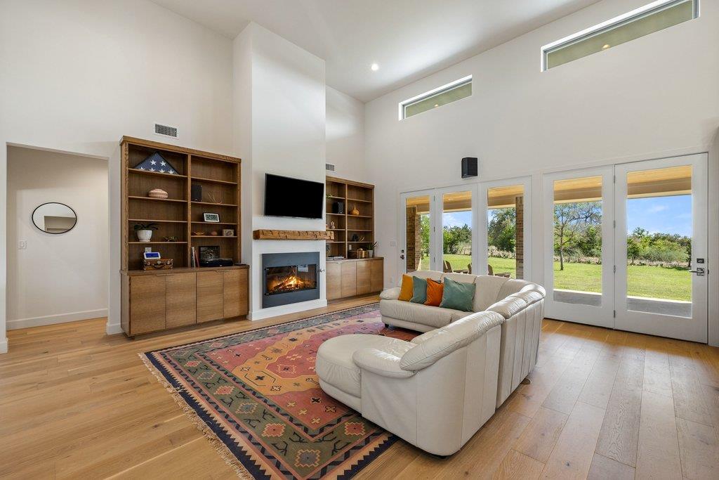 405 Spicewood Trails DR