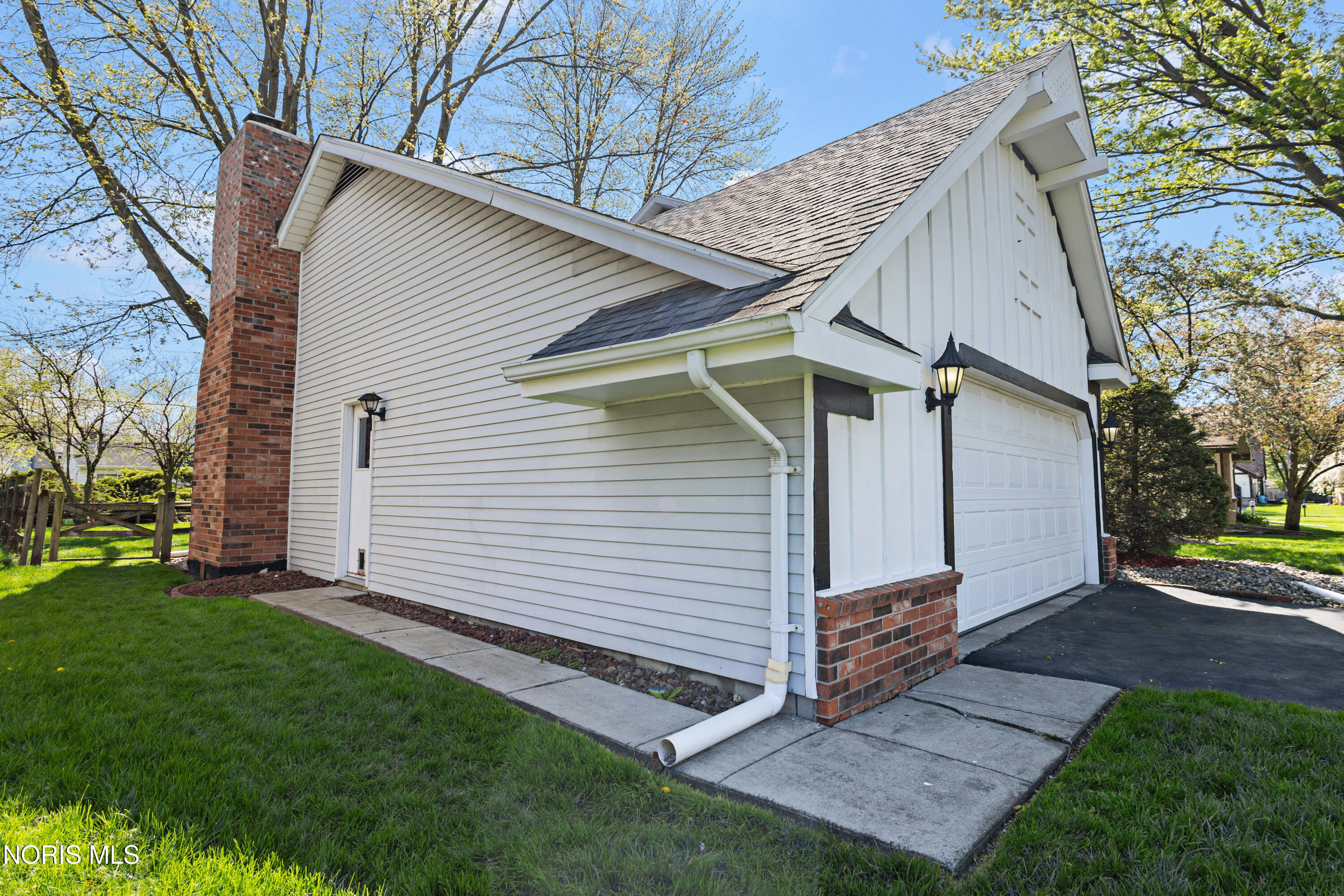 6537 Antoinette Lane