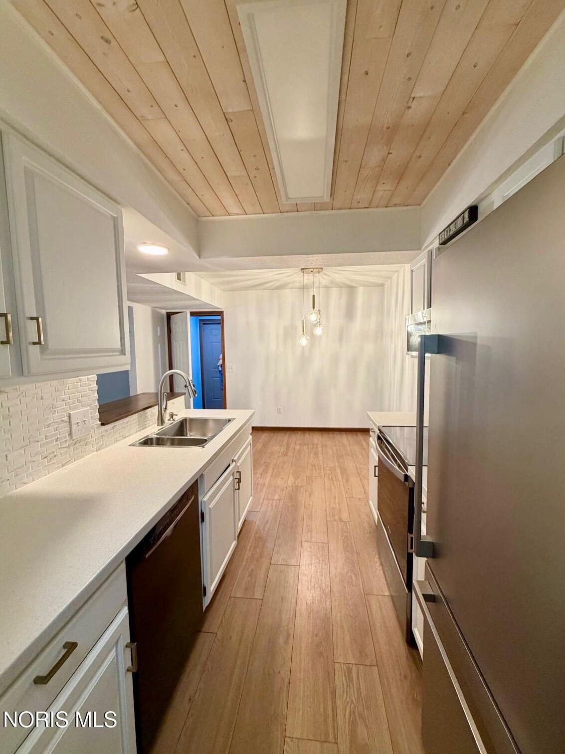 5713 Tibaron Lane, Apt 104