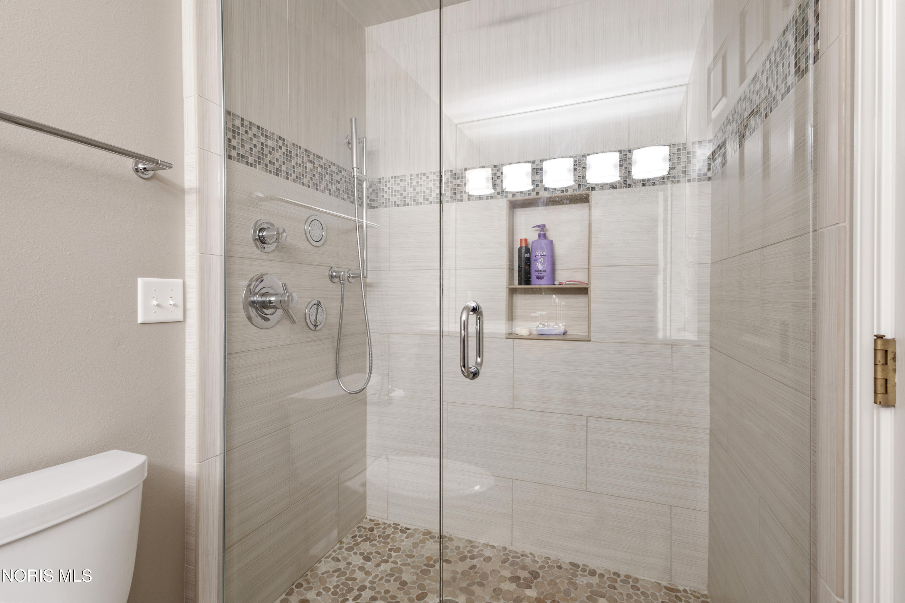 7559 Peachtree Lane