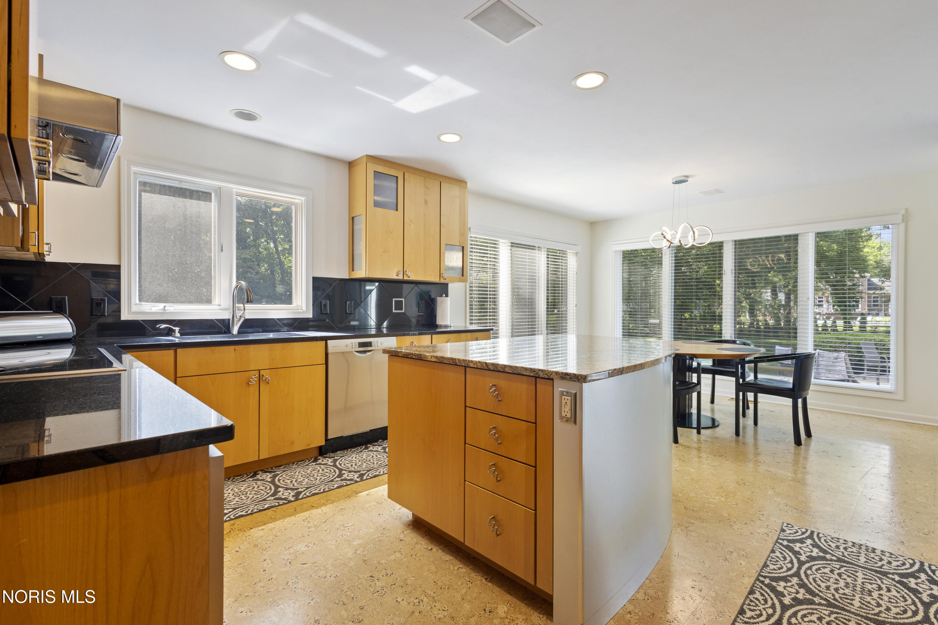 7559 Peachtree Lane