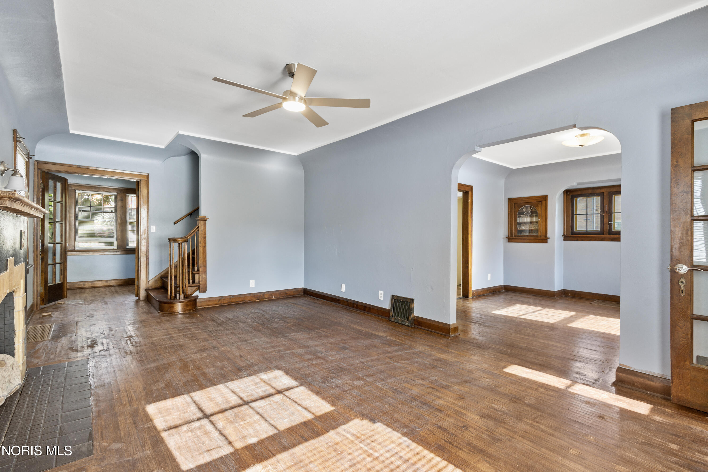 2817 Algonquin Parkway