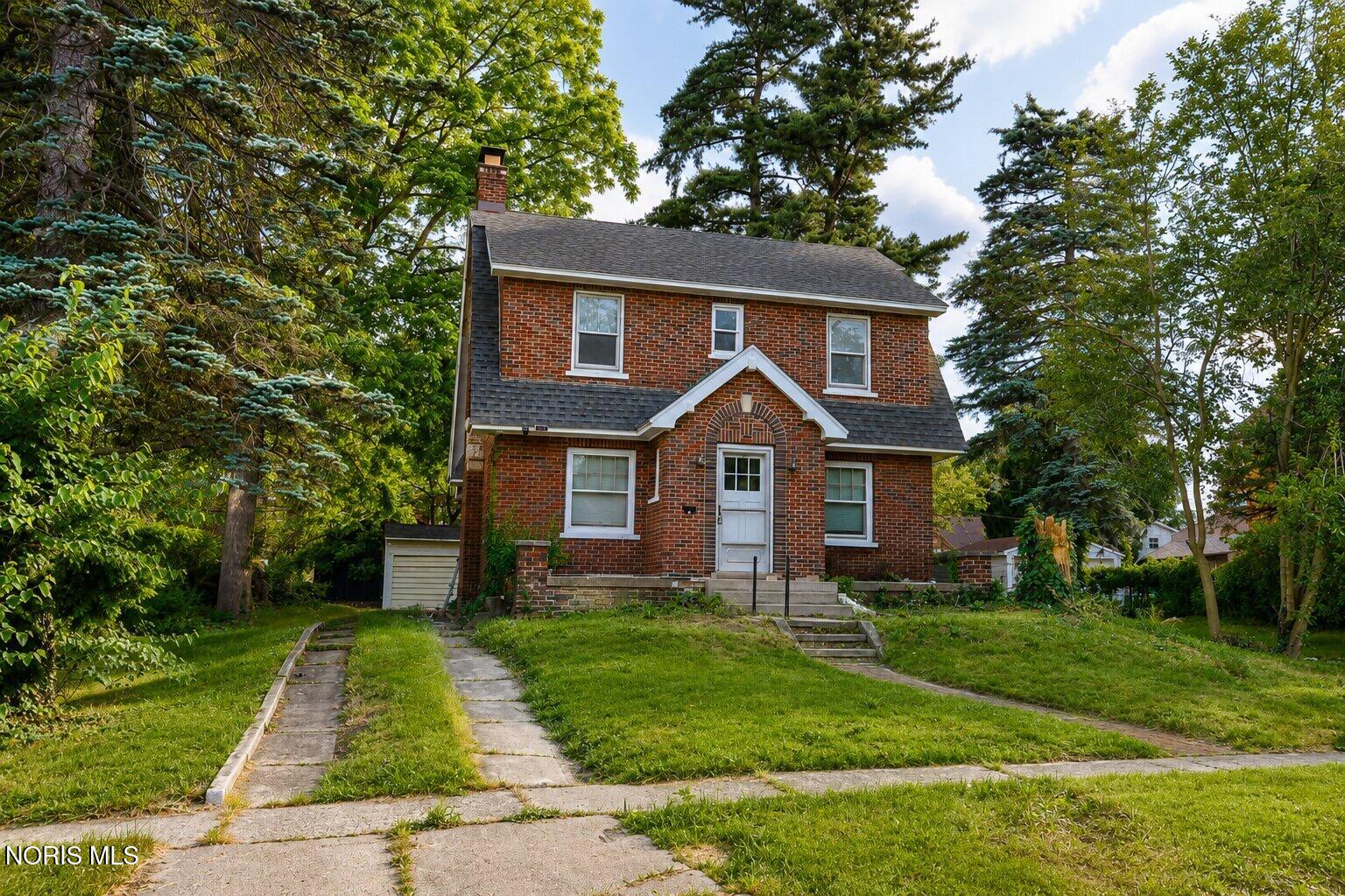 2817 Algonquin Parkway