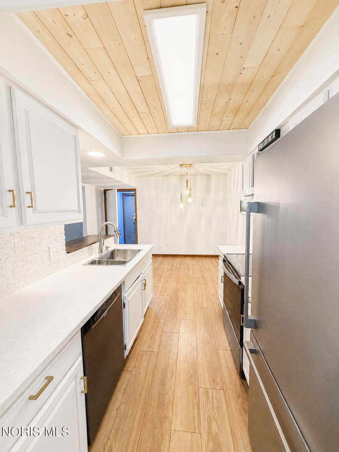 5713 Tibaron Lane, Apt 104