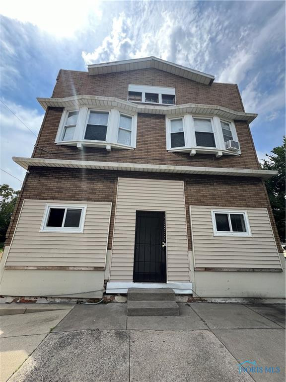 3227 Maple Street
