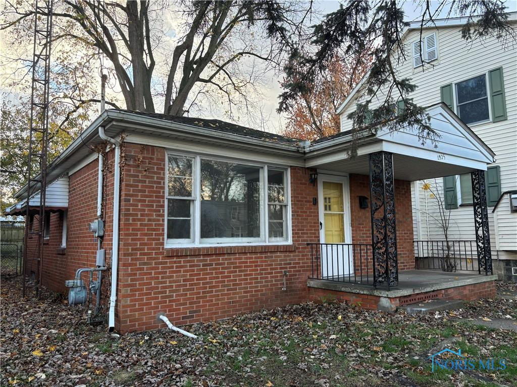 1925 Berdan Avenue