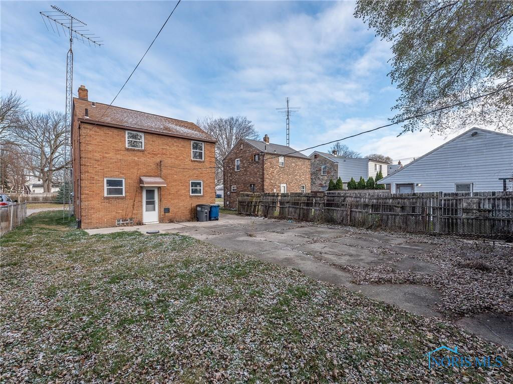 655 W Poinsetta Avenue