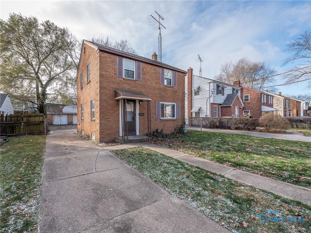 655 W Poinsetta Avenue