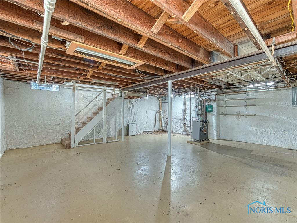 655 W Poinsetta Avenue