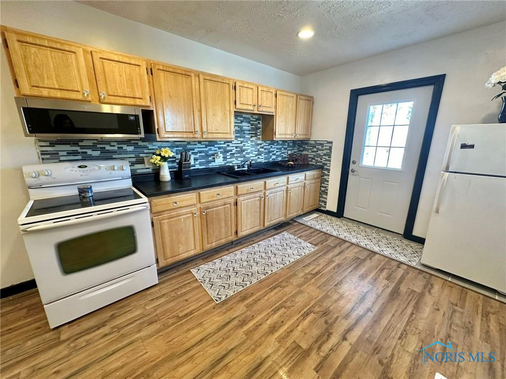 14212 County Road M