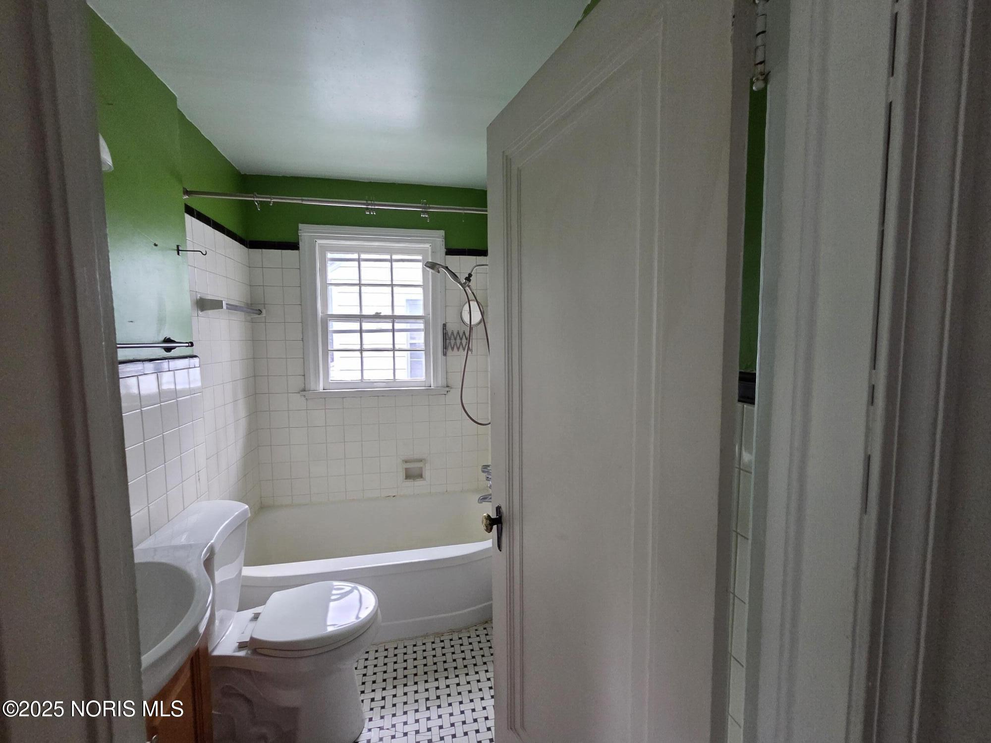 2433 Georgetown Avenue
