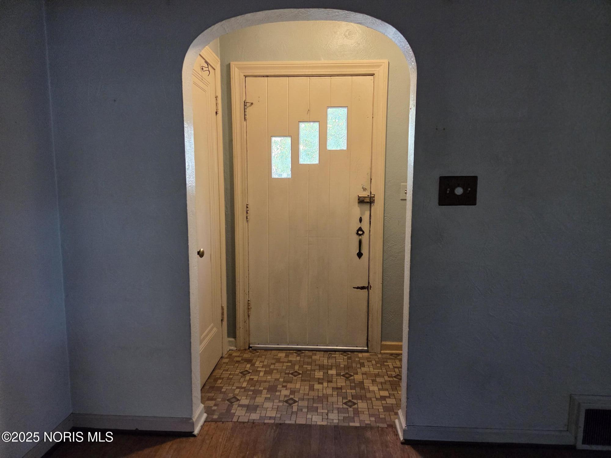 2433 Georgetown Avenue