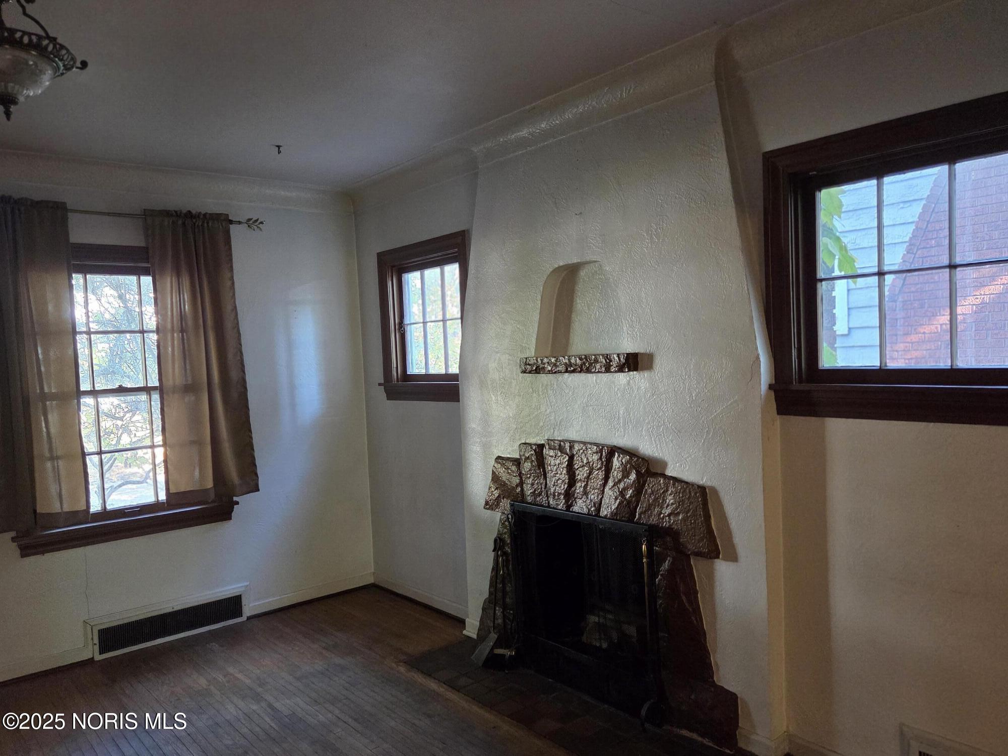 2433 Georgetown Avenue