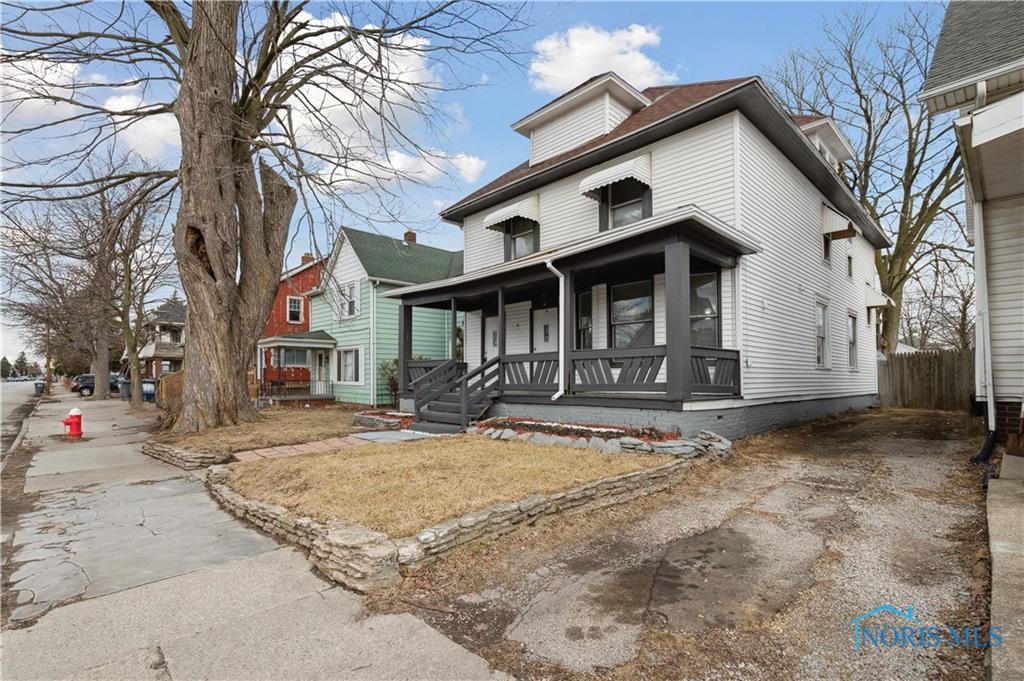 871 Oak Street