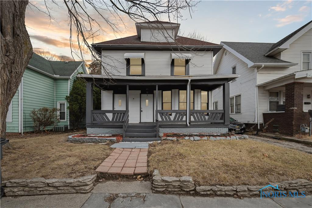 871 Oak Street