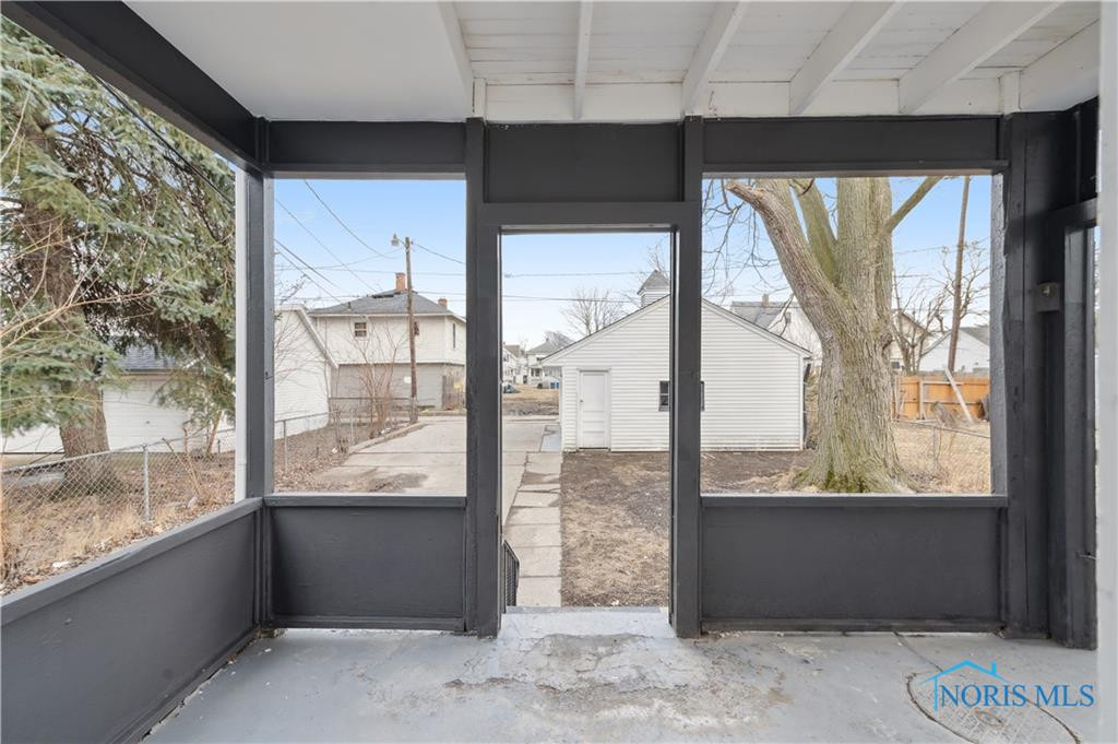 871 Oak Street