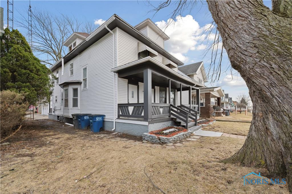871 Oak Street