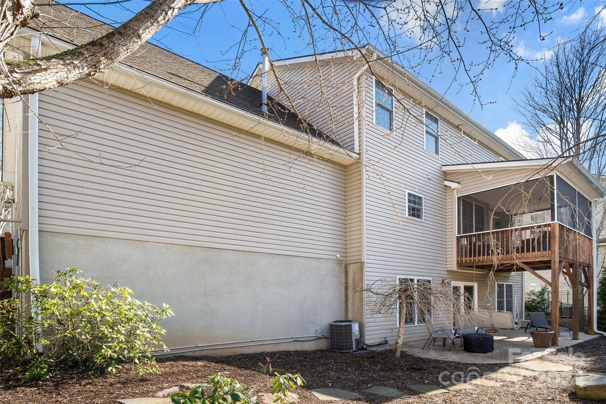 214 Rivercrest Boulevard