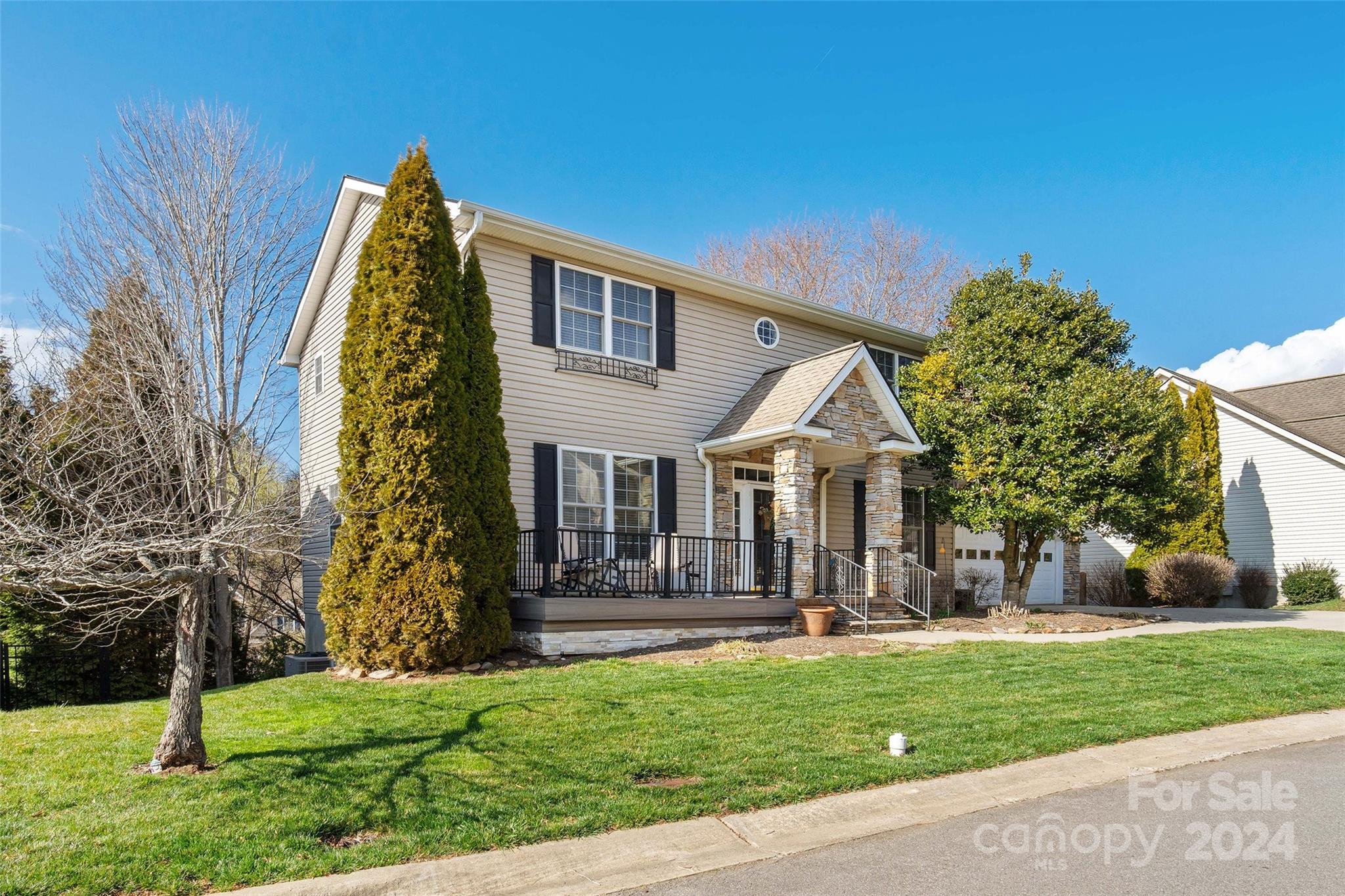 214 Rivercrest Boulevard