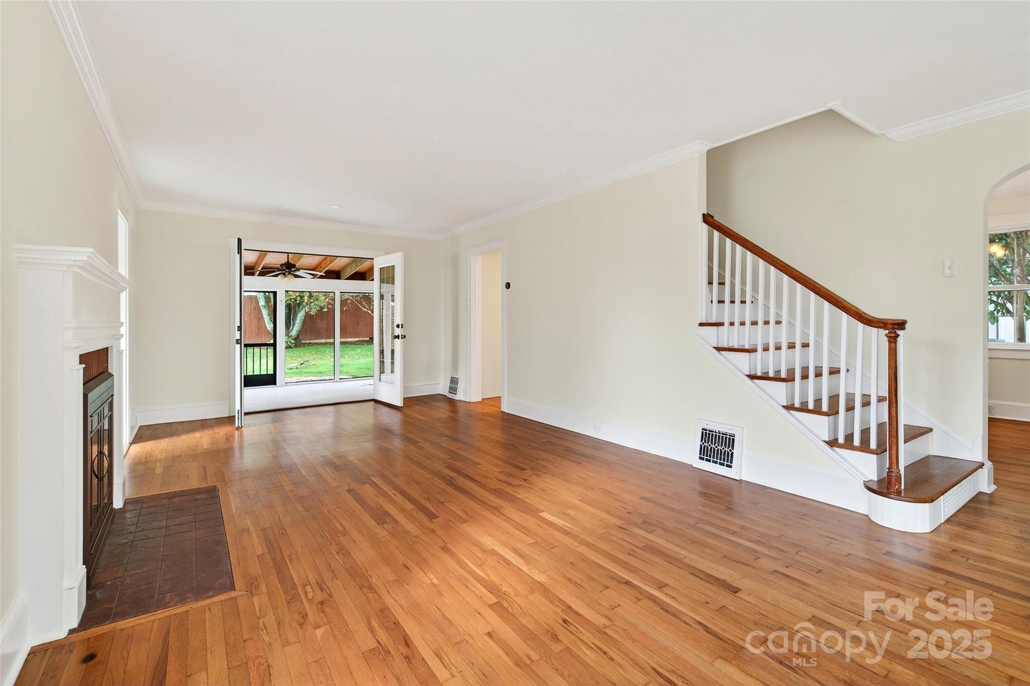 109 N Dougherty Street