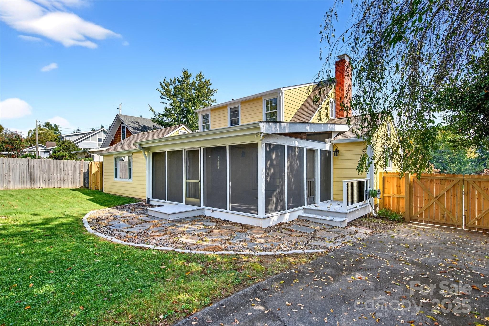 109 N Dougherty Street