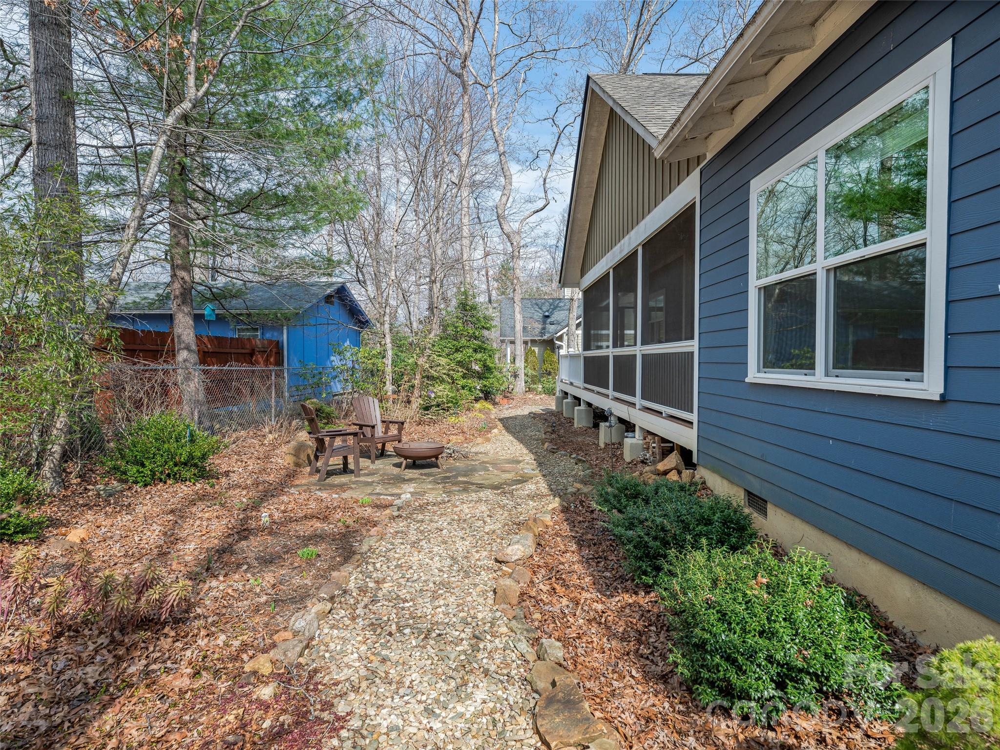 25 Woodbend Lane