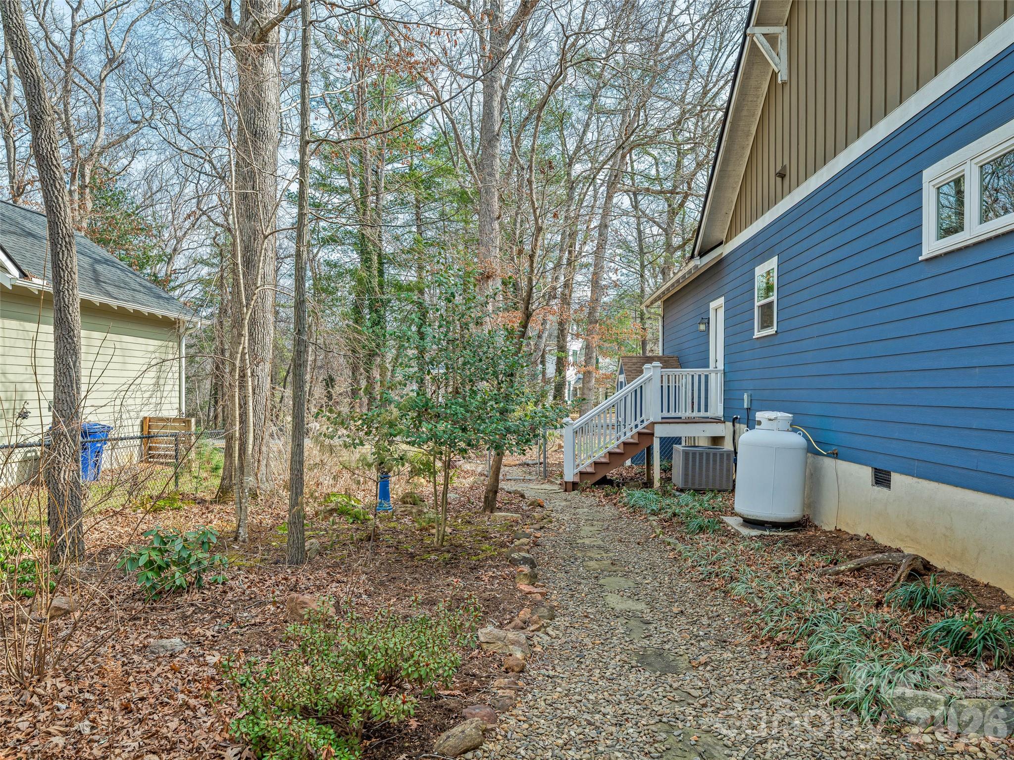 25 Woodbend Lane
