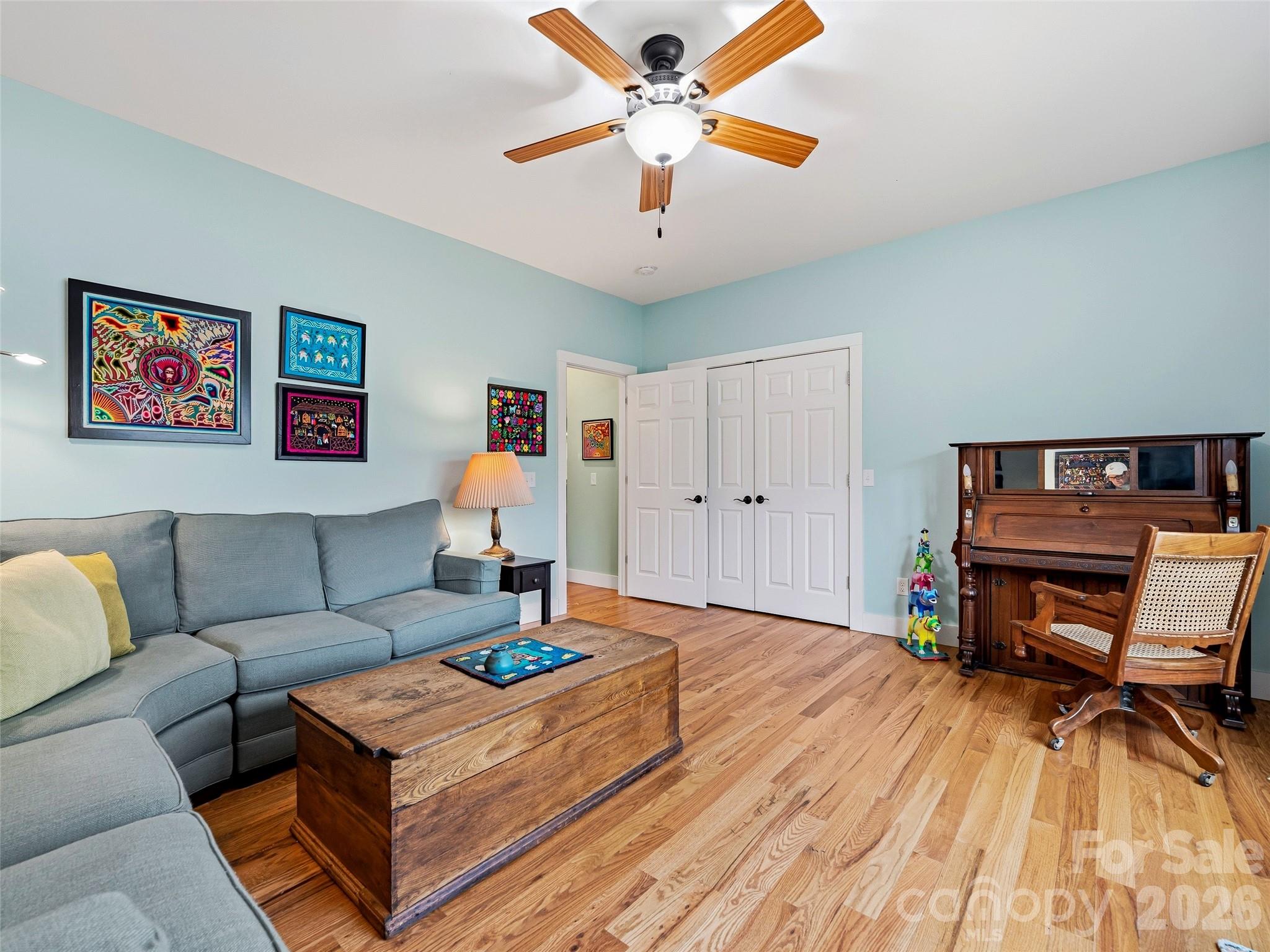 25 Woodbend Lane