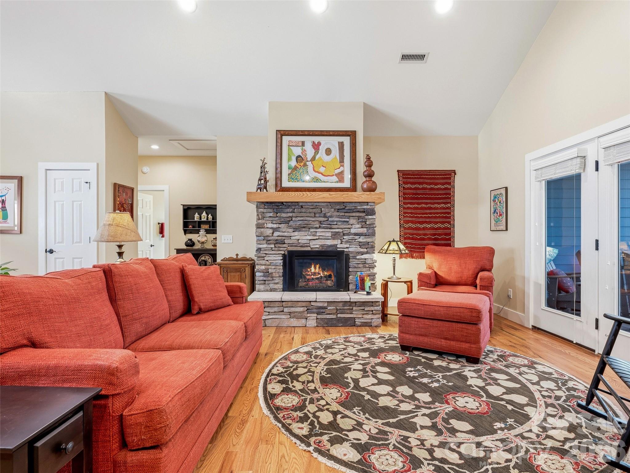 25 Woodbend Lane