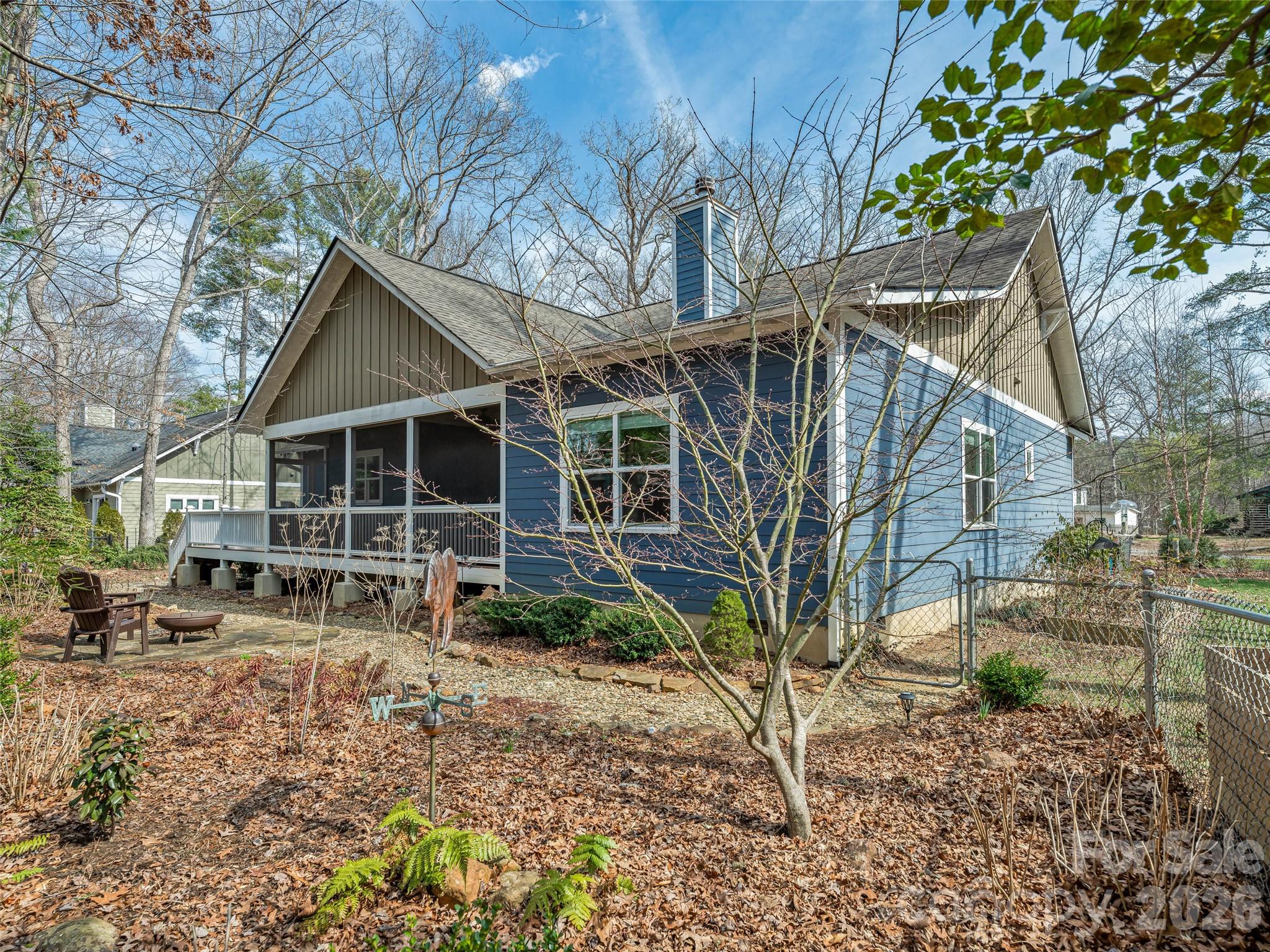 25 Woodbend Lane