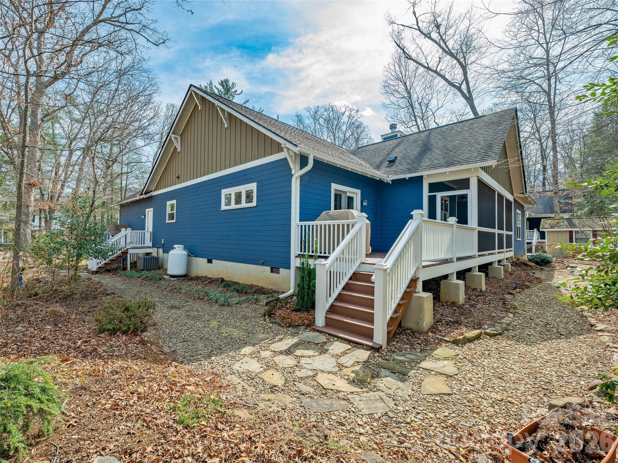 25 Woodbend Lane