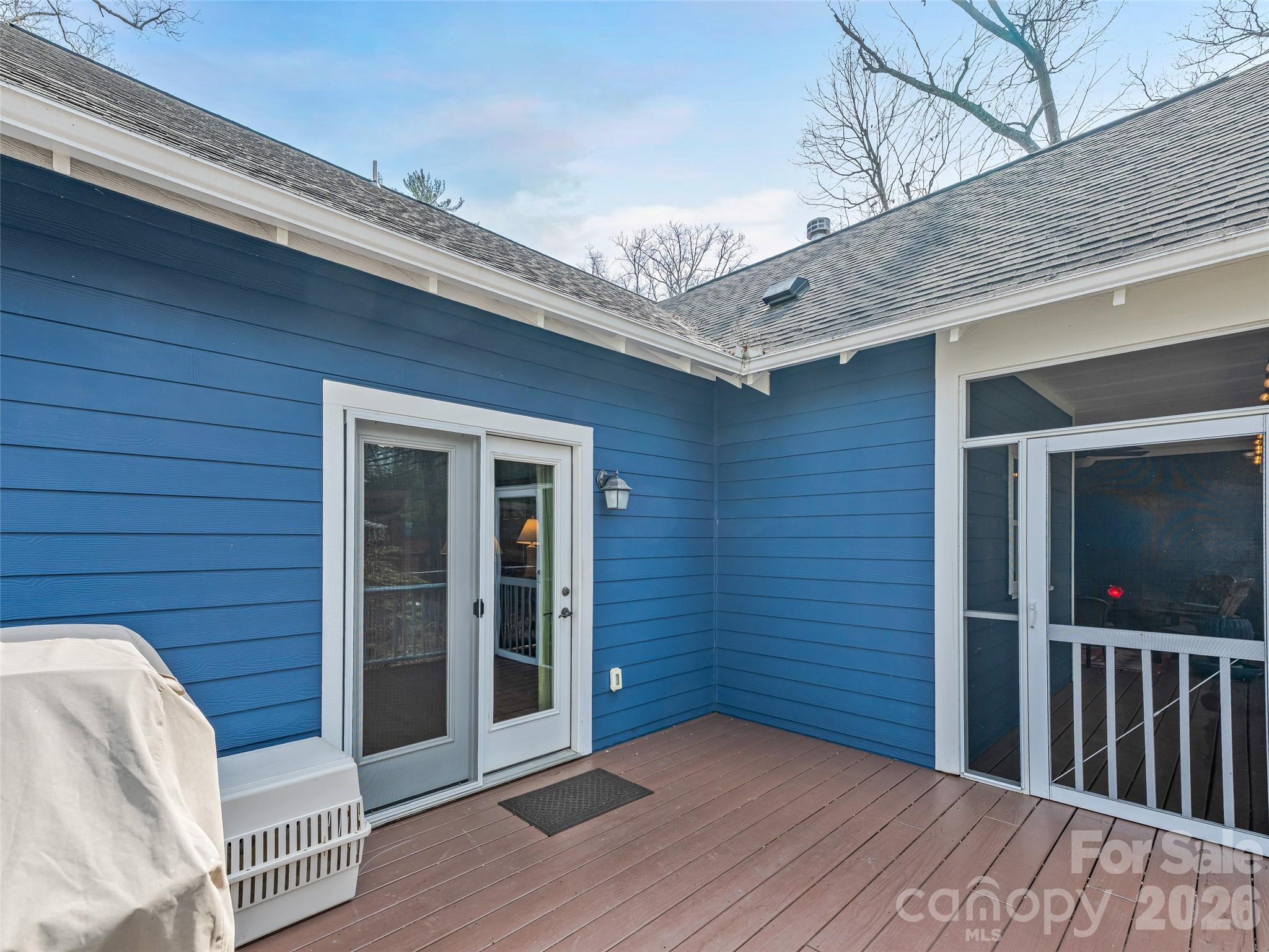 25 Woodbend Lane