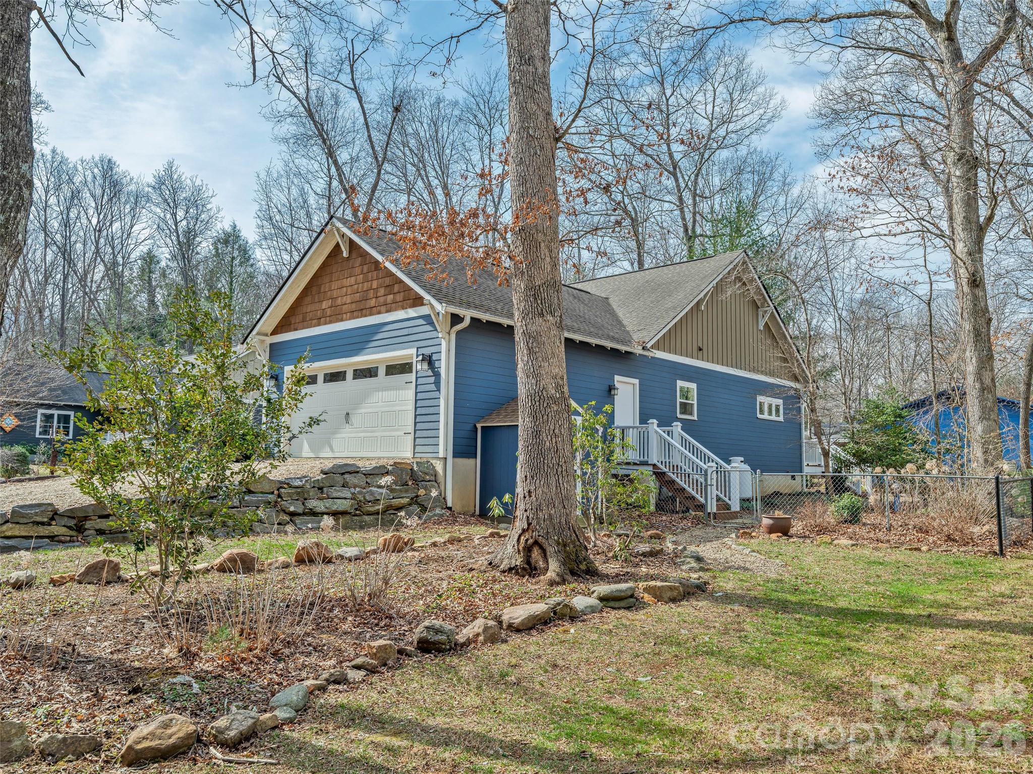 25 Woodbend Lane