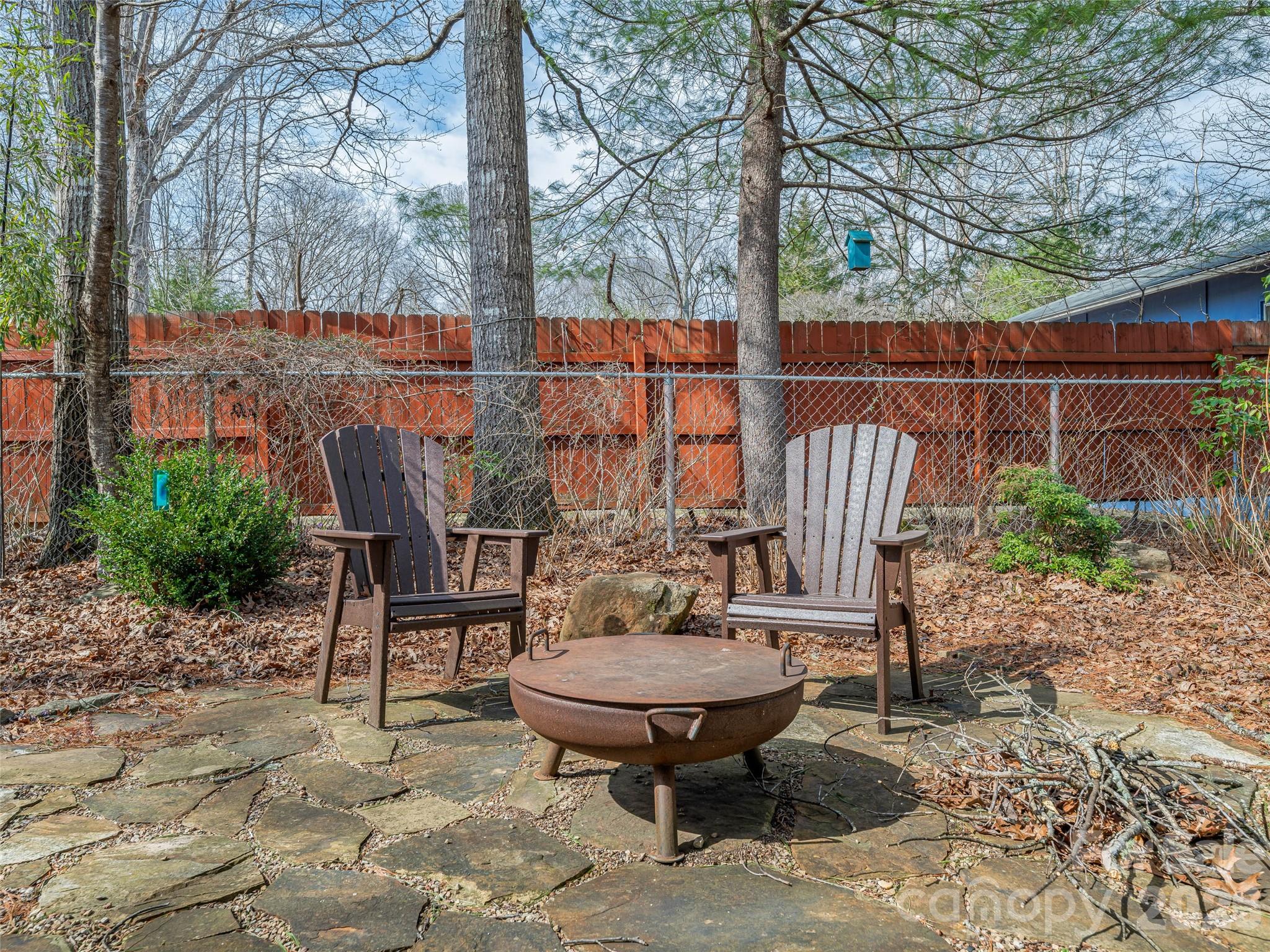 25 Woodbend Lane