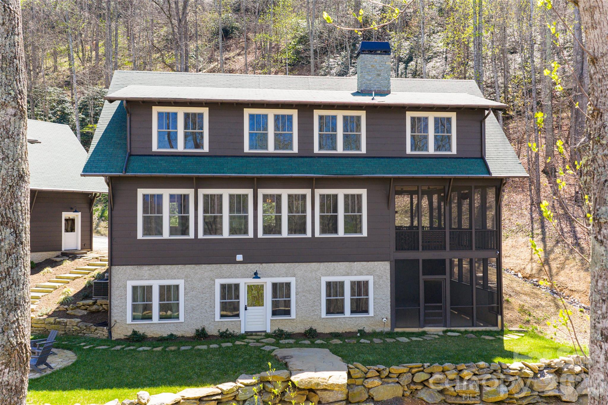 51 Summit Road