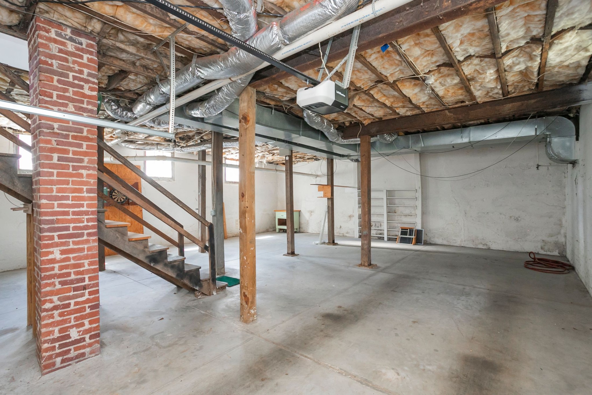104 Lind St