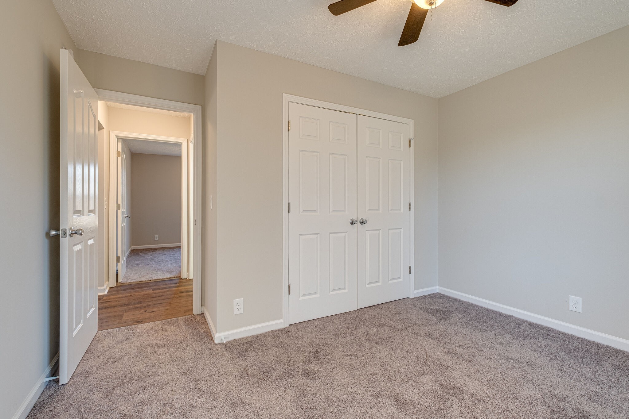 104 S Sunny Ridge Ct