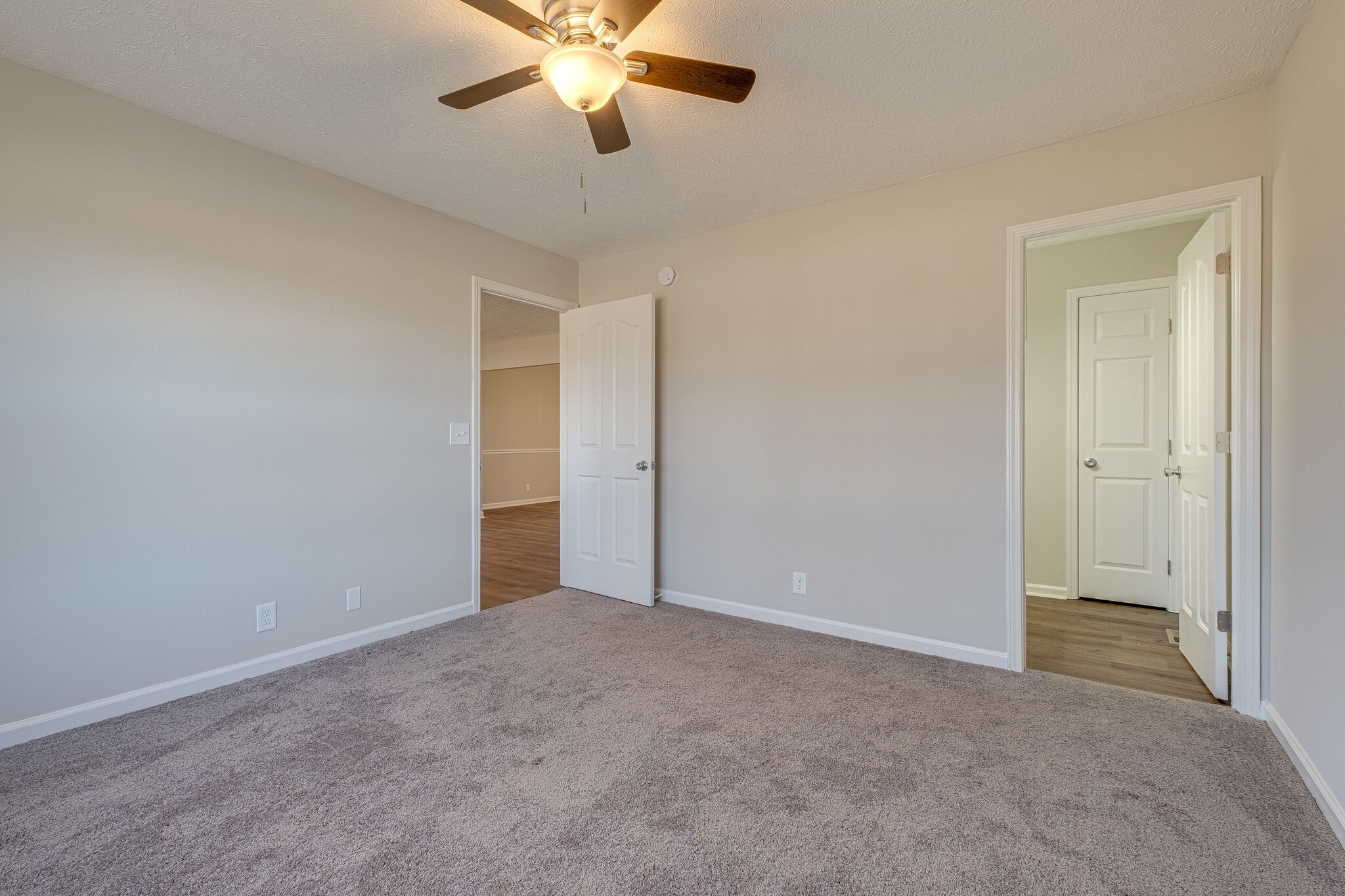 104 S Sunny Ridge Ct