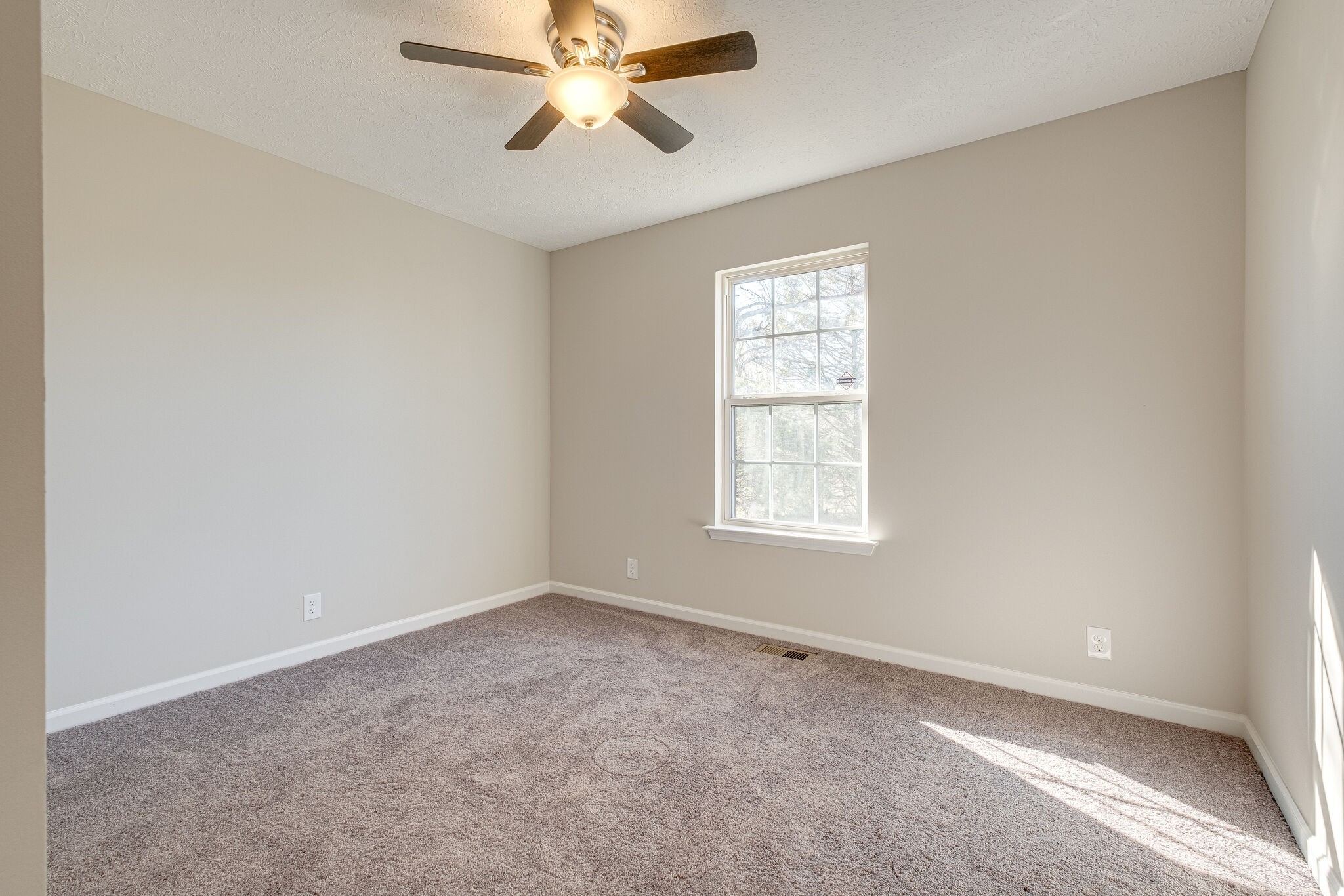 104 S Sunny Ridge Ct