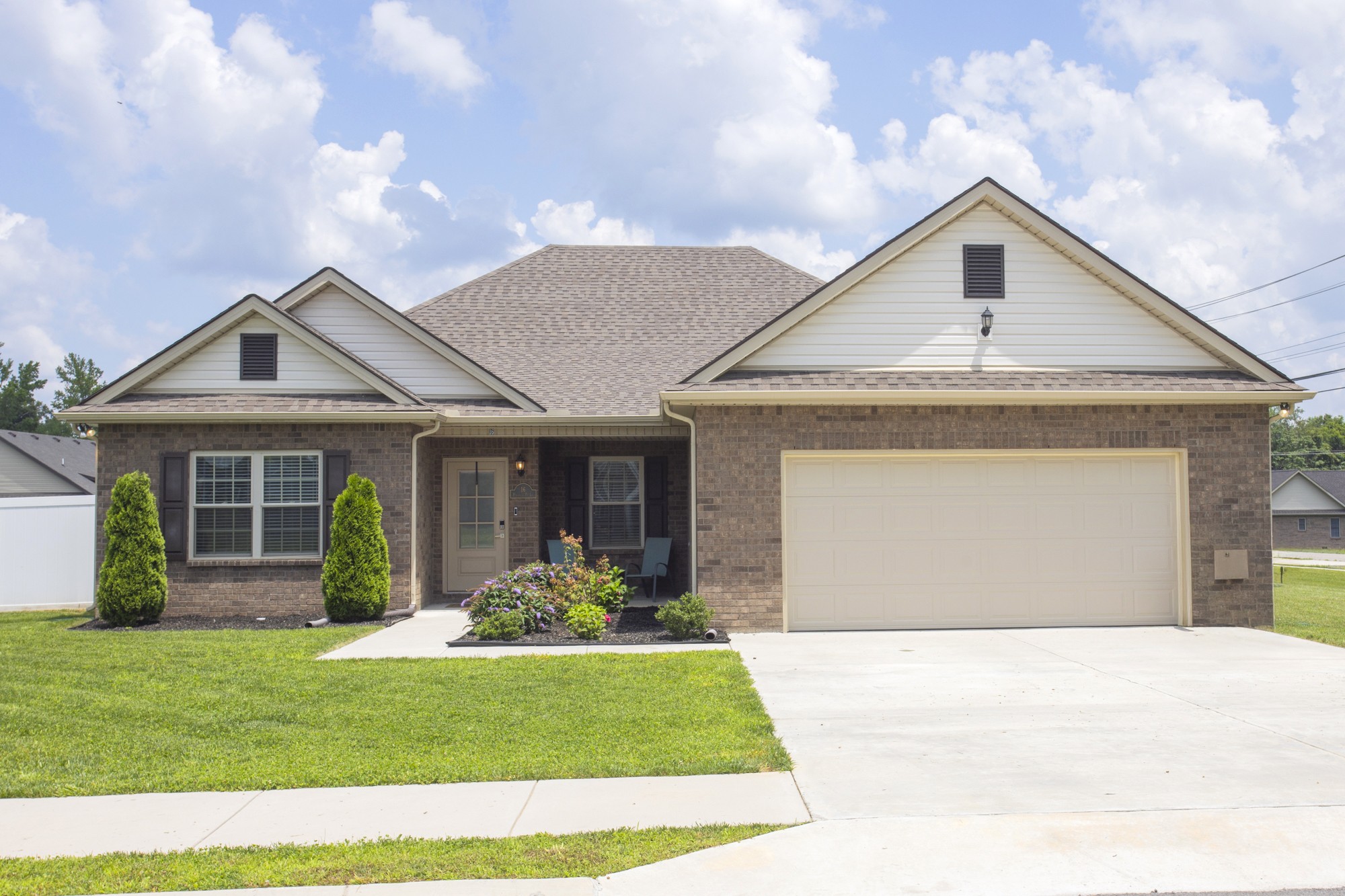 16 Pinnacle Point Ln