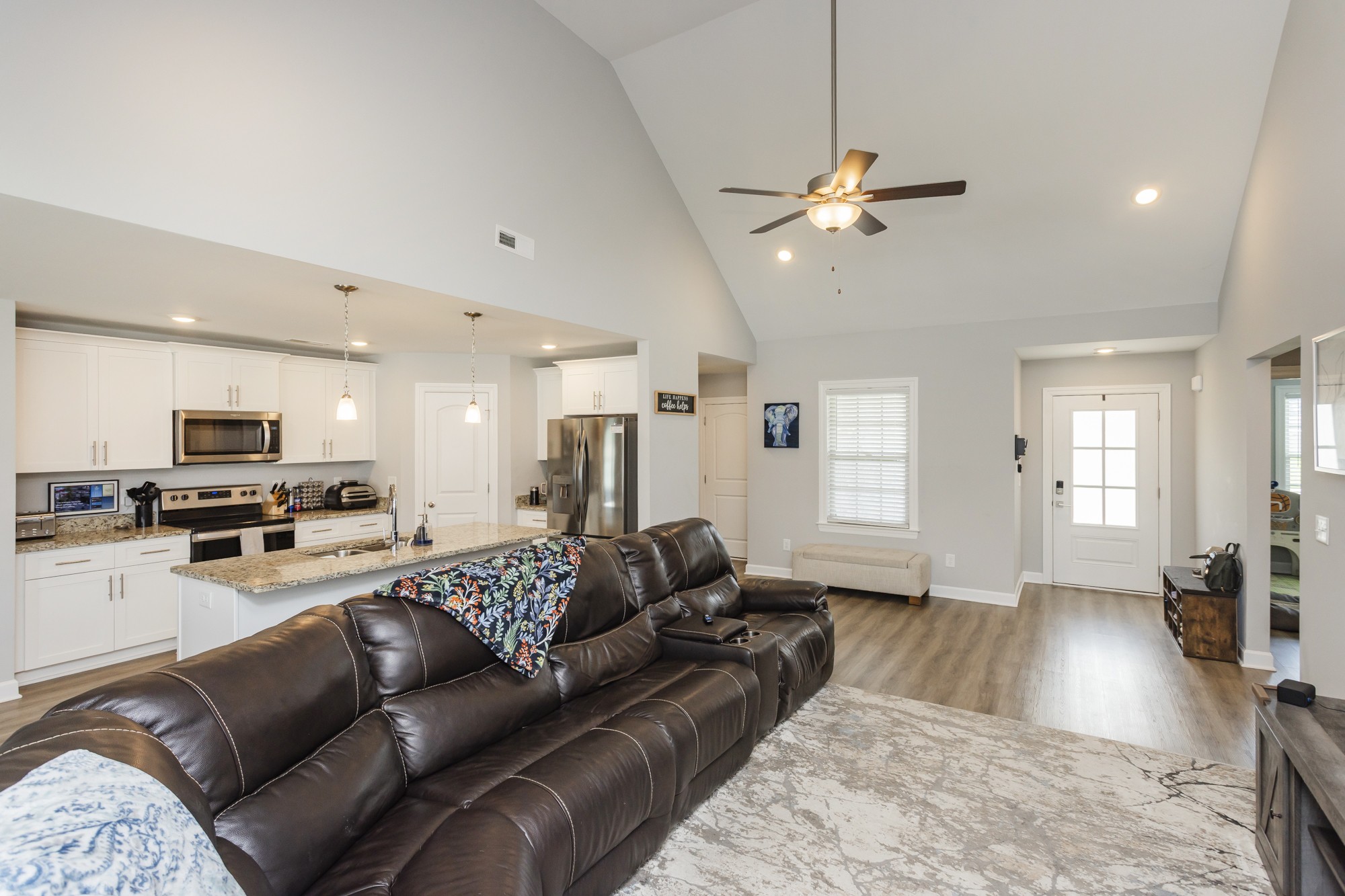 16 Pinnacle Point Ln