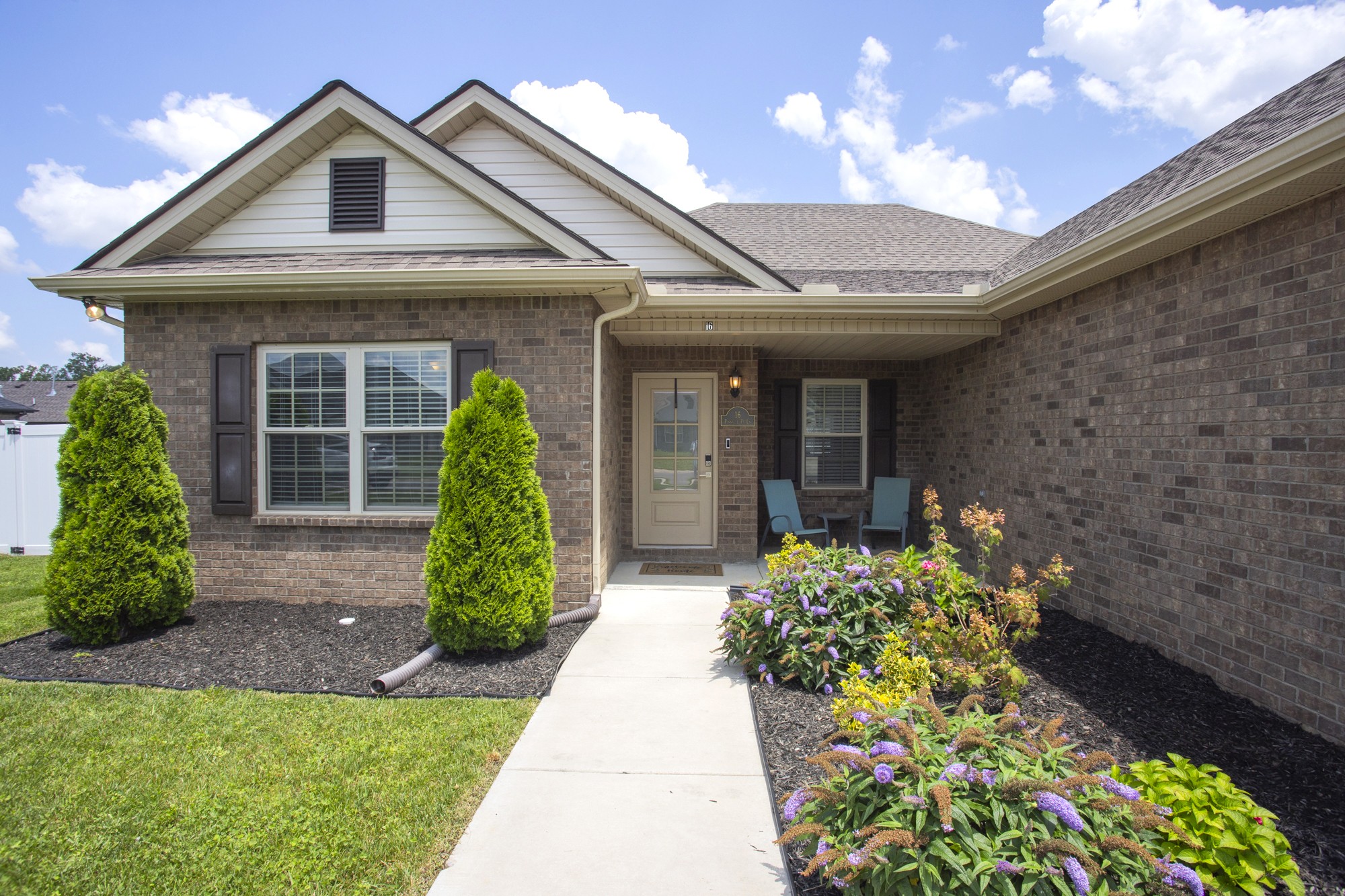 16 Pinnacle Point Ln