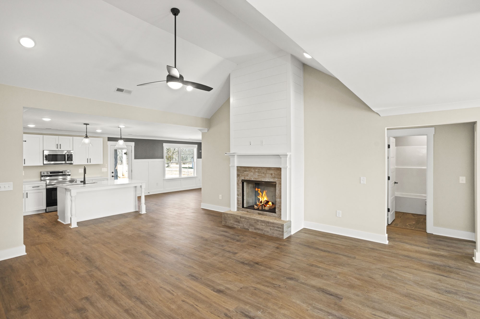 381 Copperas Creek Rd