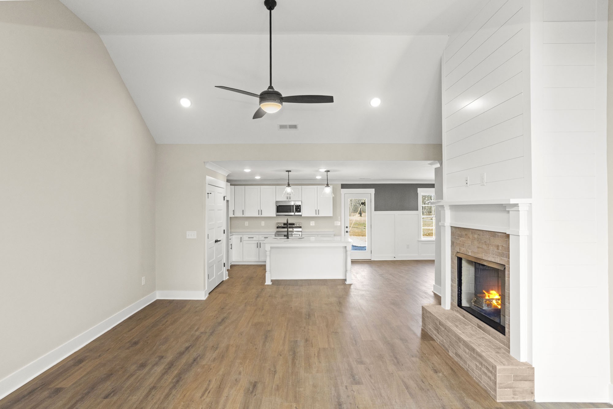 381 Copperas Creek Rd