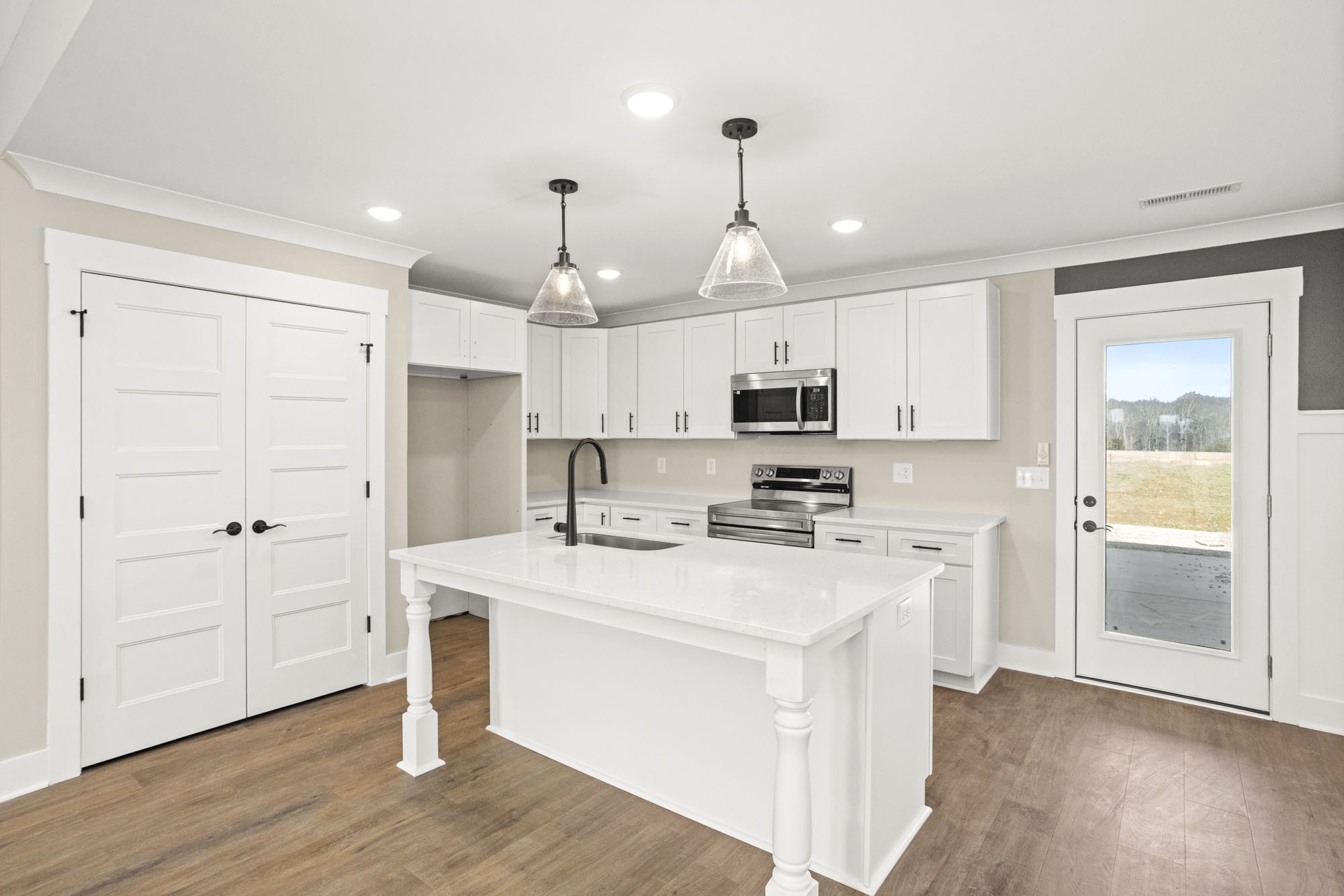 381 Copperas Creek Rd