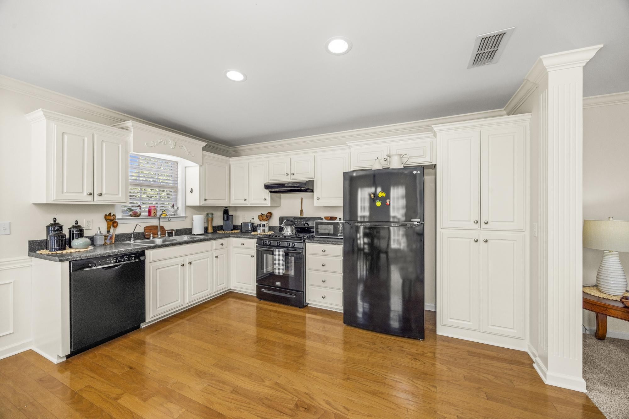 3323 Berryside Dr