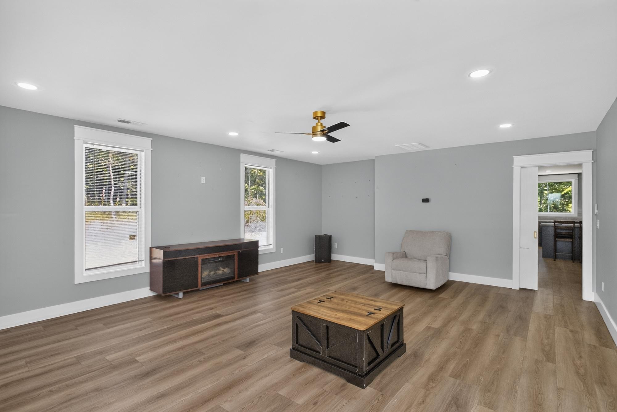 332 Meadow Ln