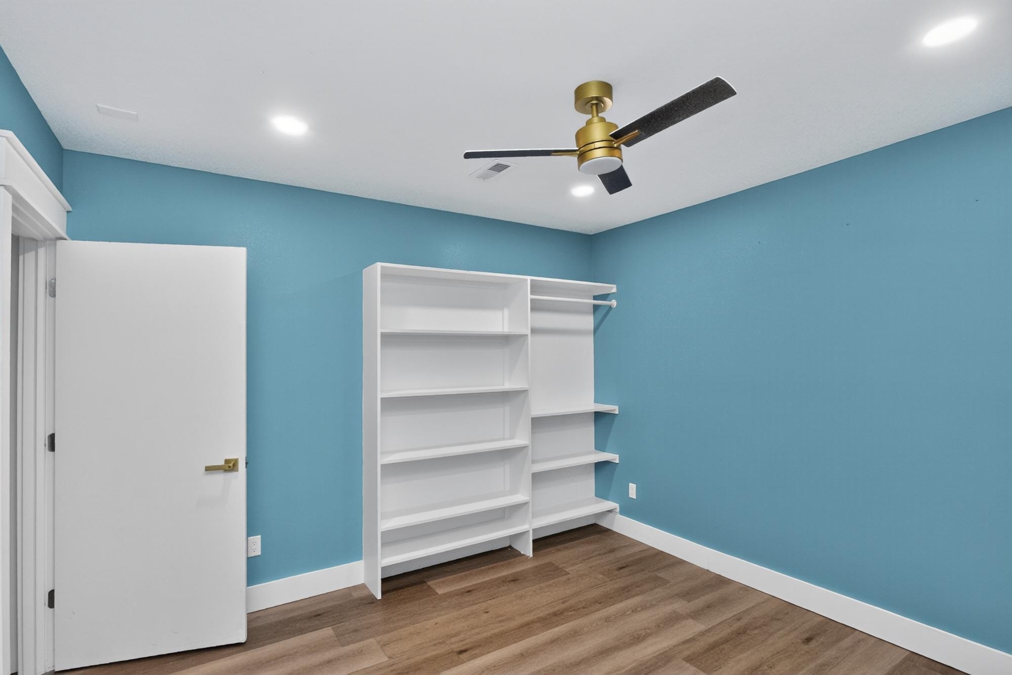 332 Meadow Ln